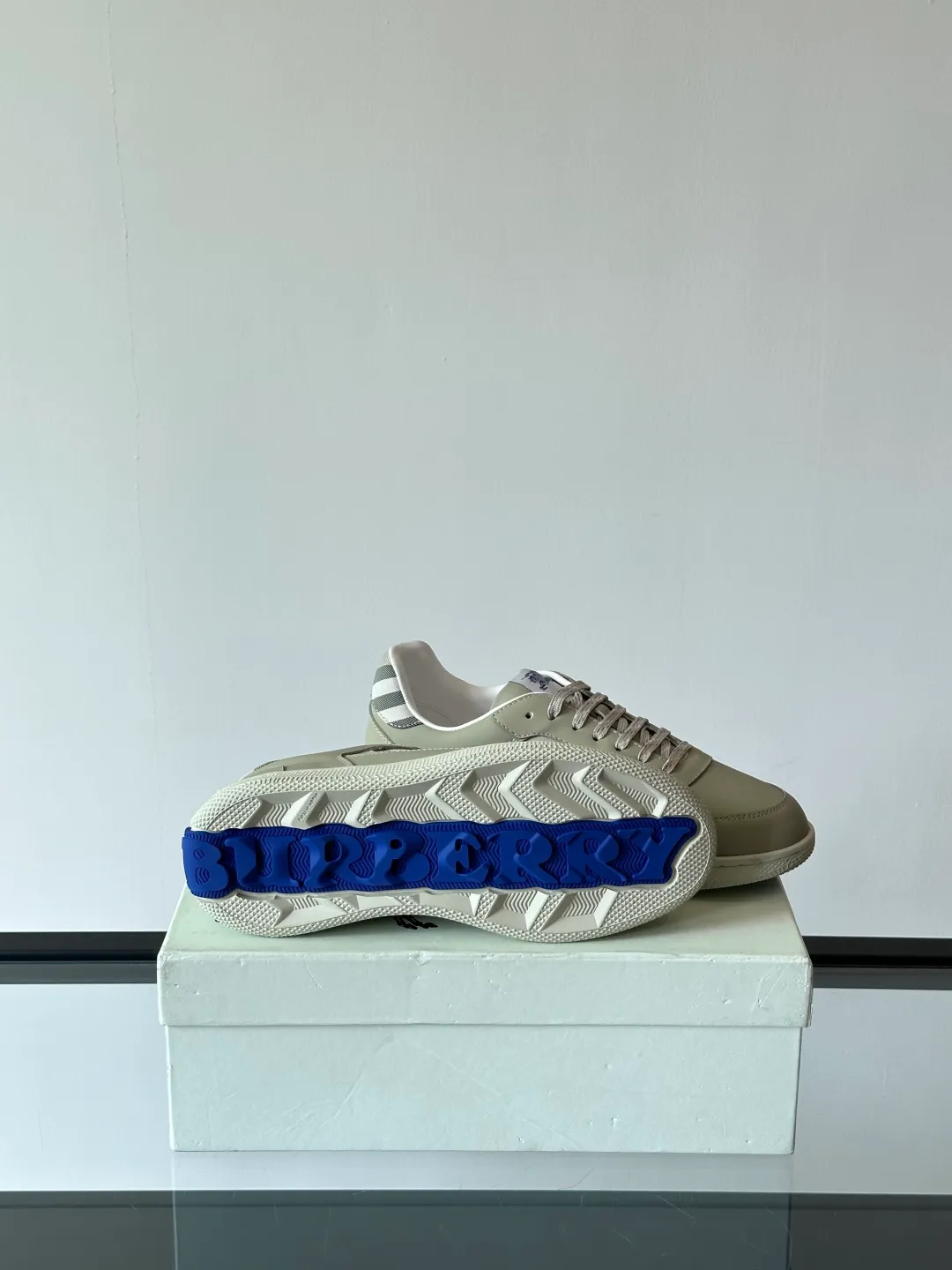Men's shoes 💰p420 "Burberr＊" men's classic low-top sneakers, reinterpreted with Vintage retro plaid cotton and cowhide materials, decorated with a new brand logo. First-layer sheepskin lining, embossed Burberry lettering logo on the heel, T men's shoes 💰pU original outsole! Code number 38-44 (45 customized)